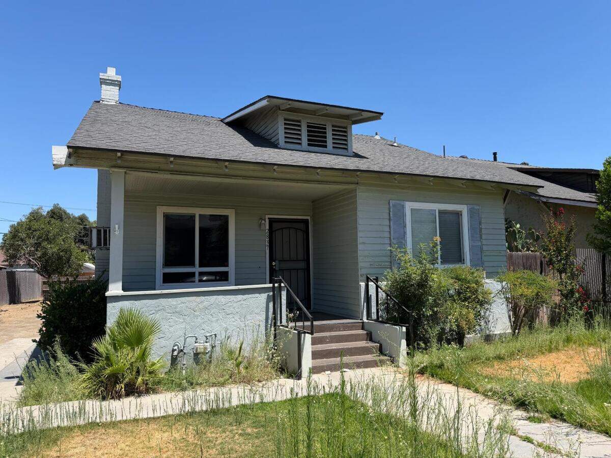 The house at 2837 E. Grant Ave. is for sale with an asking price of $215,000. It has three bedrooms and 1.5 bathrooms and has 1,144 square feet of living area.